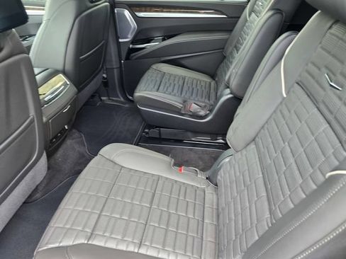 New 2026 Cadillac Escalade ESV Platinum Luxury AWD/4WD image 13
