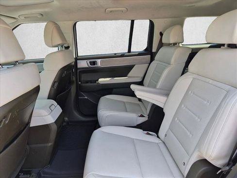 Used 2025 Hyundai Santa Fe Calligraphy FWD image 19