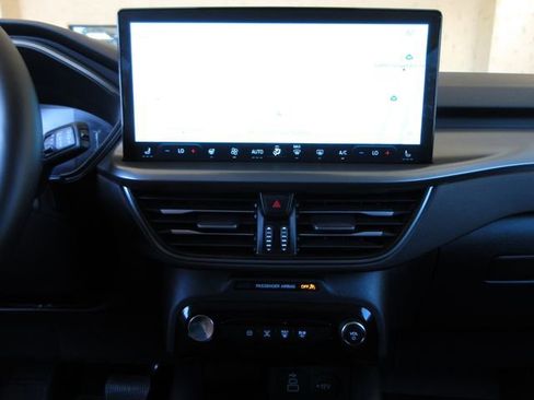 Certified 2025 Ford Escape SE FWD image 18
