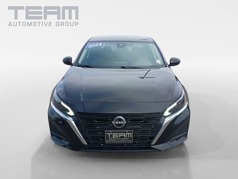 Used 2024 Nissan Altima 2.5 SV FWD image 2