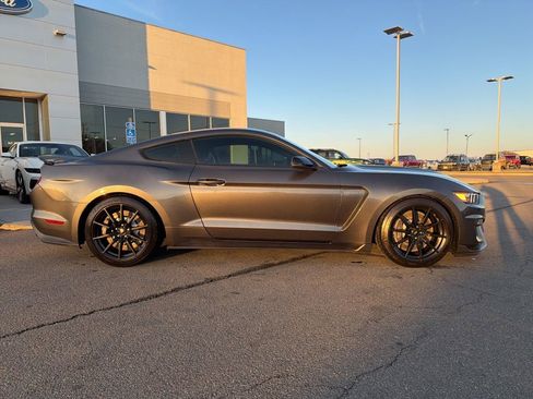 Used 2017 Ford Mustang Shelby GT350 image 2