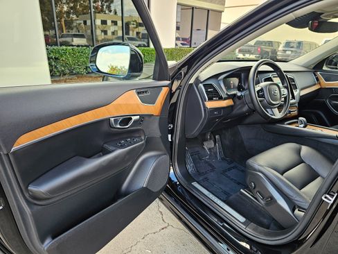 Used 2025 Volvo XC90 B6 Ultra image 12