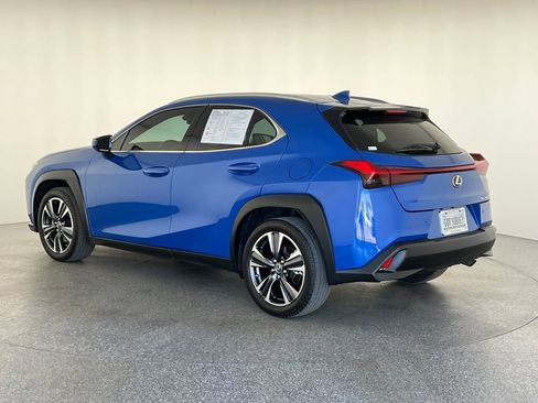 Used 2022 Lexus UX 200 w/ Accessory Package (Z1) FWD image 6