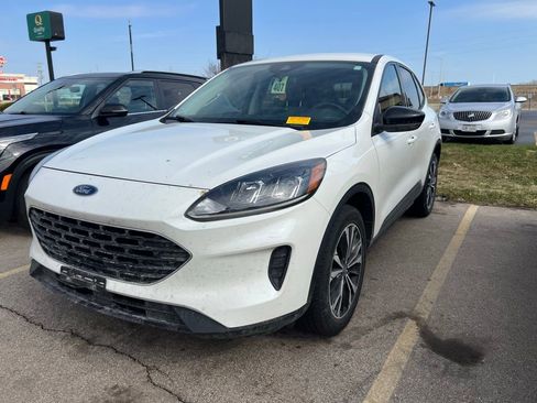 Used 2022 Ford Escape SE w/ SE Sport Appearance Package image 3