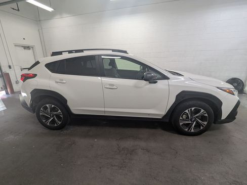 Used 2025 Subaru Crosstrek 2.5i Premium AWD/4WD image 3