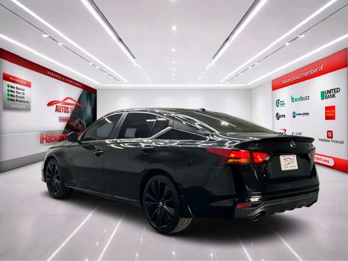 Used 2022 Nissan Altima 2.5 SR w/ Midnight Edition Package FWD image 6