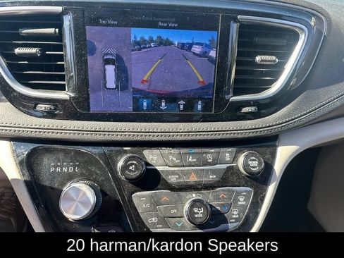 Used 2017 Chrysler Pacifica Limited FWD image 7