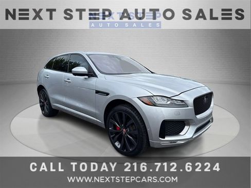 Used 2017 Jaguar F-PACE First Edition image 1
