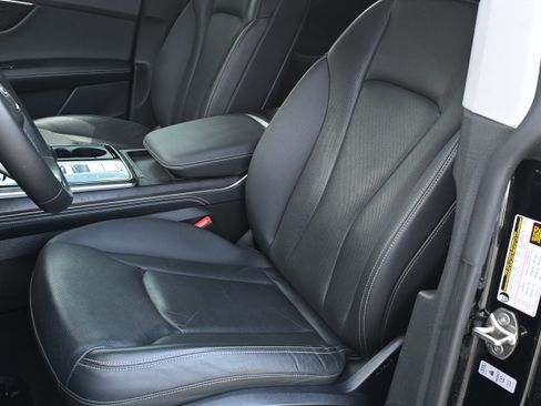 Used 2023 Audi Q8 Prestige AWD/4WD image 16