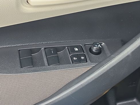 Used 2025 Toyota Corolla LE image 33