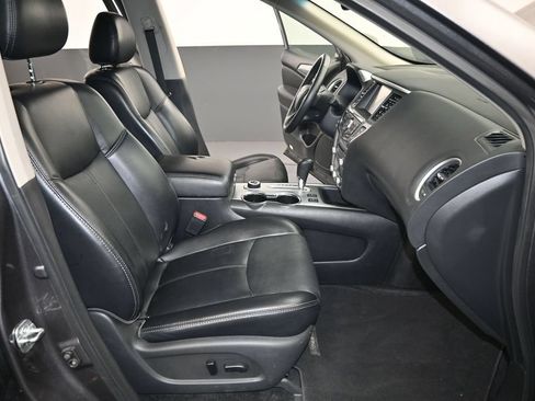 Used 2019 Nissan Pathfinder SL AWD/4WD image 29