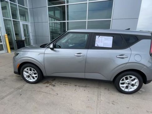 Used 2025 Kia Soul LX w/ LX Technology Package FWD image 7