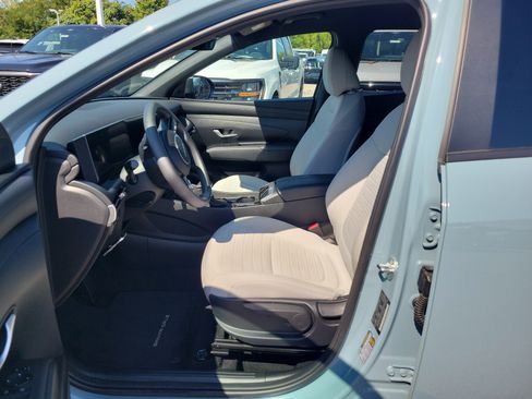 Used 2025 Hyundai Santa Cruz SE AWD/4WD image 15