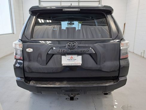 Used 2016 Toyota 4Runner SR5 image 6