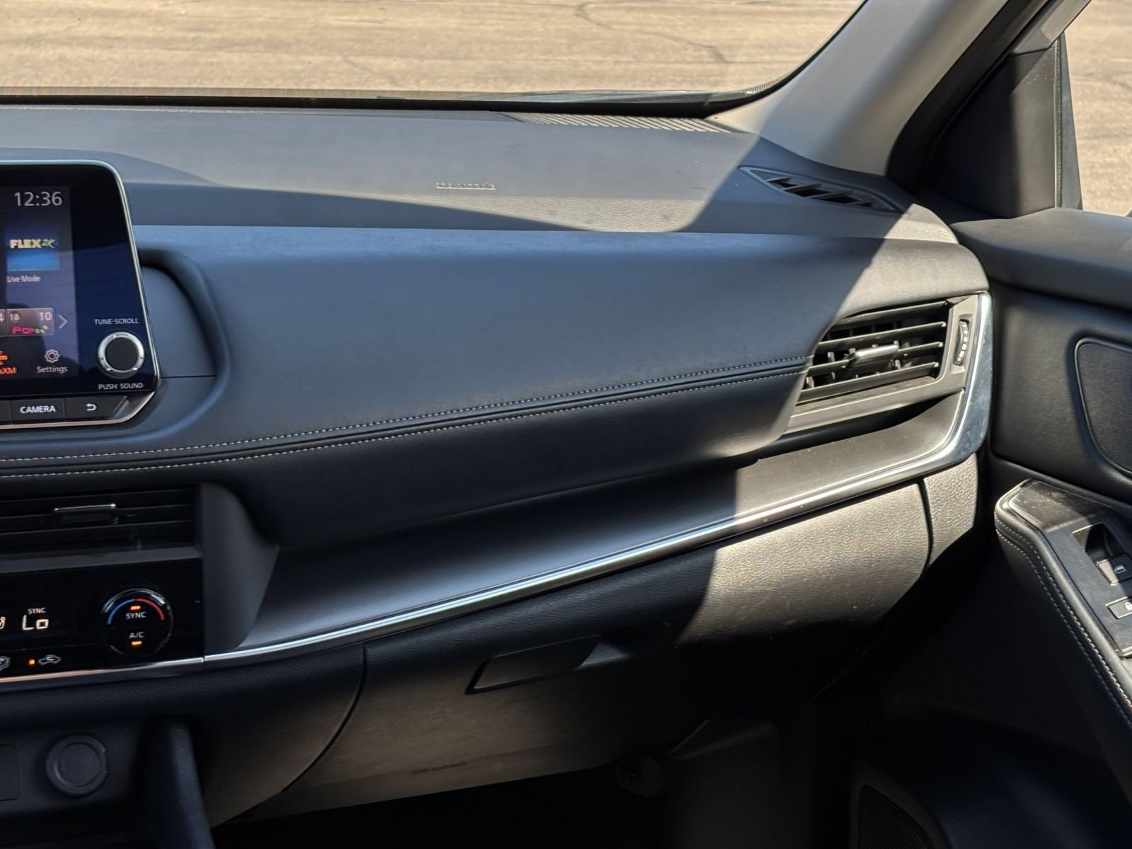 Used 2025 Nissan Rogue SV AWD/4WD image 36