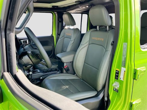 Certified 2025 Jeep Gladiator Mojave image 21