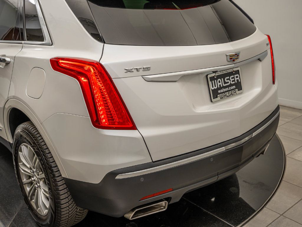 Used 2017 Cadillac XT5 Luxury w/ Driver Awareness Package FWD image 18