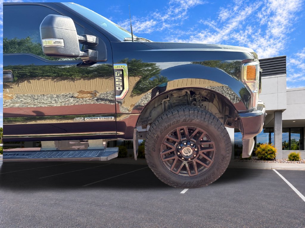 Used 2022 Ford F250 XLT w/ Black Appearance Package AWD/4WD image 32