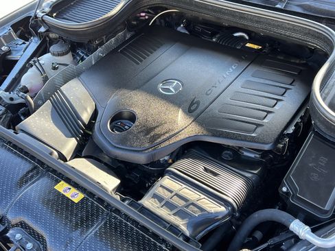 Certified 2025 Mercedes-Benz GLS 450 4MATIC image 28