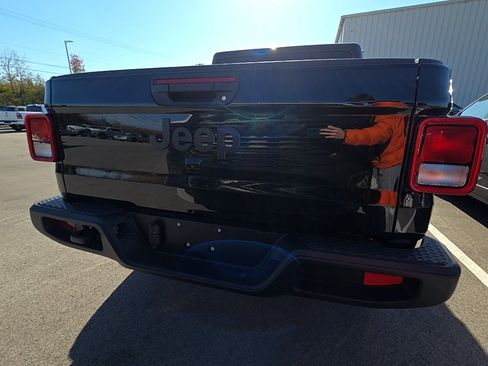 New 2026 Jeep Gladiator Sport image 6