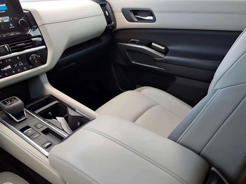 Used 2023 Nissan Pathfinder SL w/ Black Appearance Package image 12