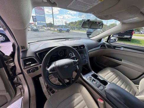 Used 2018 Ford Fusion SE FWD image 9