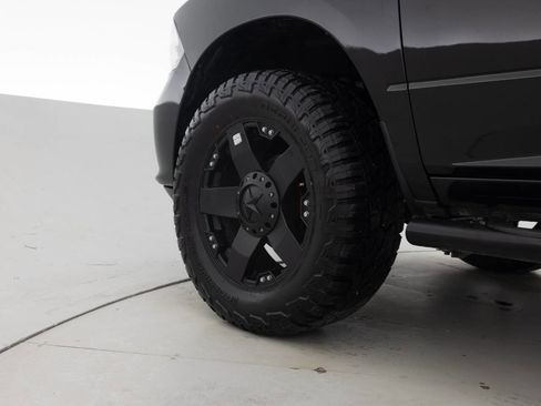 Used 2018 RAM 1500 Express w/ Black Ram 1500 Express Group image 17