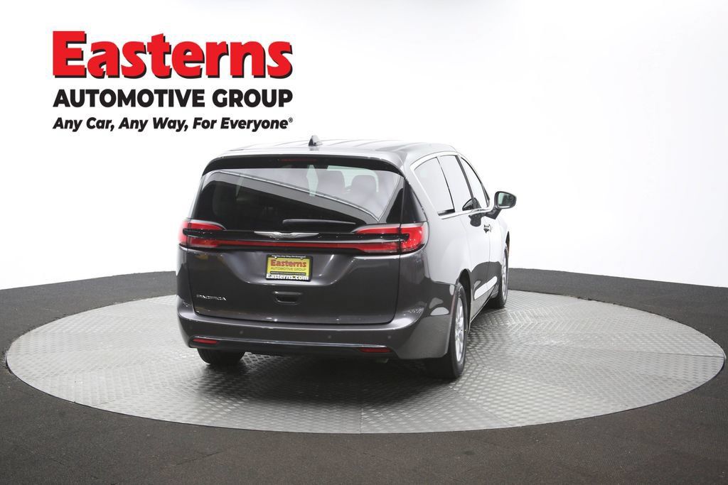 Used 2023 Chrysler Pacifica Touring-L FWD image 42