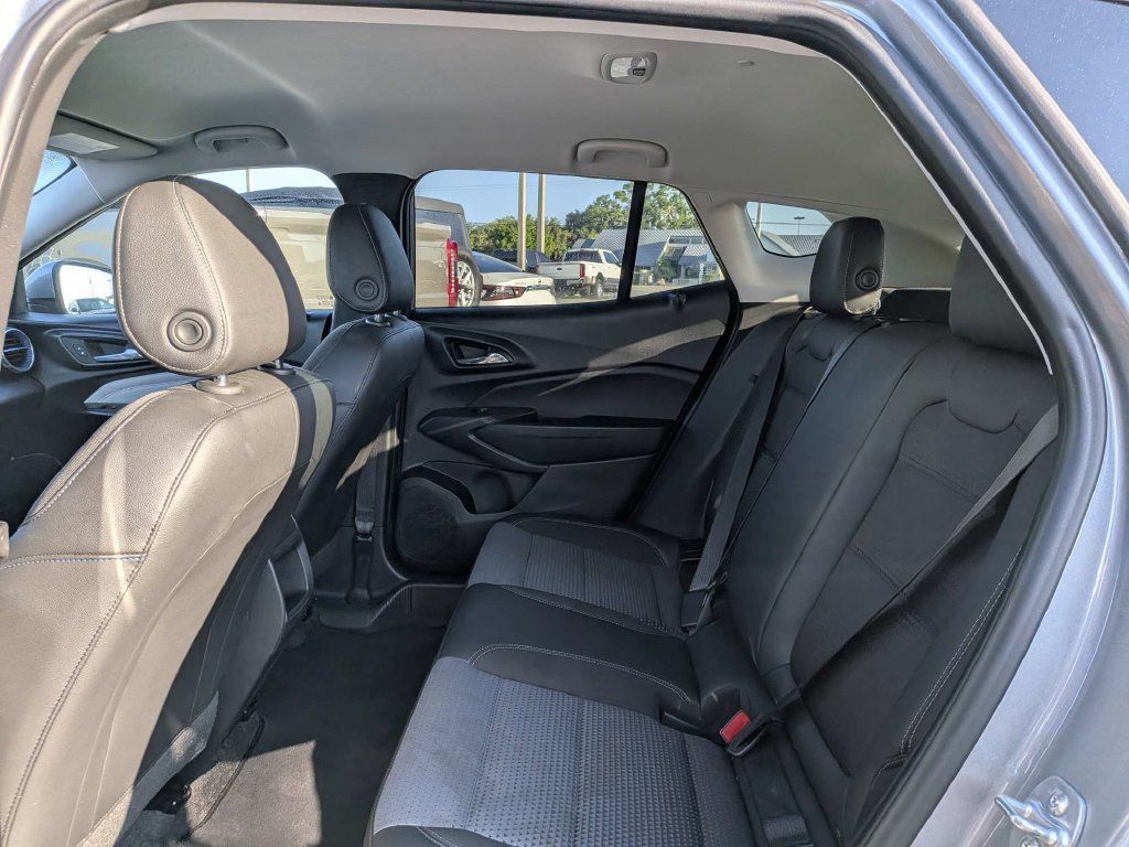 Used 2025 Chevrolet Trax LT FWD image 12