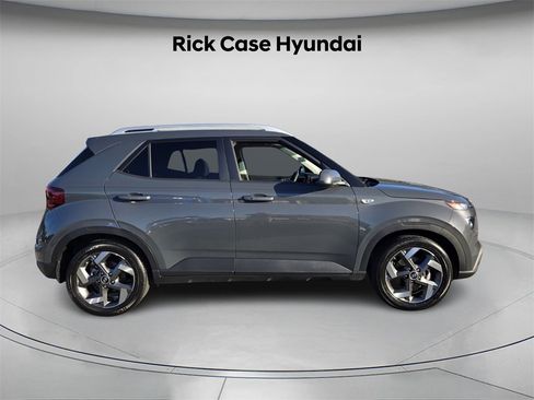 Certified 2024 Hyundai Venue SEL image 4