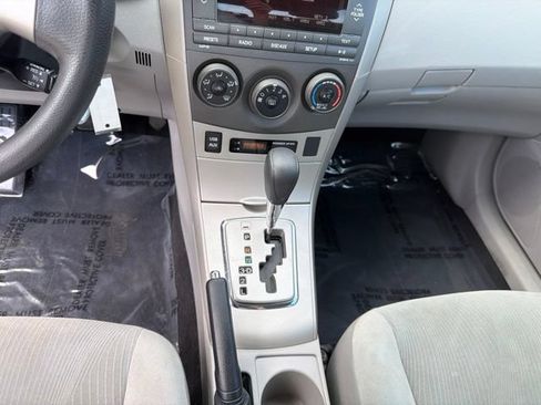 Used 2011 Toyota Corolla LE FWD image 13