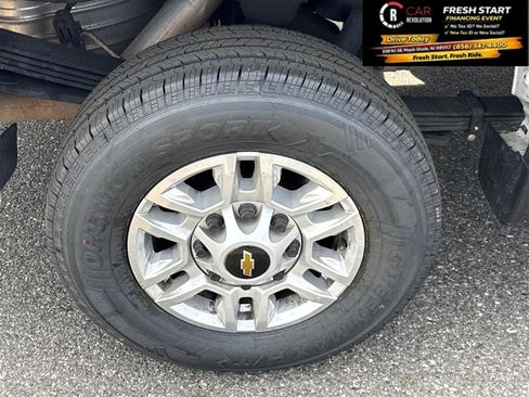 Used 2024 Chevrolet Silverado 2500 LT AWD/4WD image 47