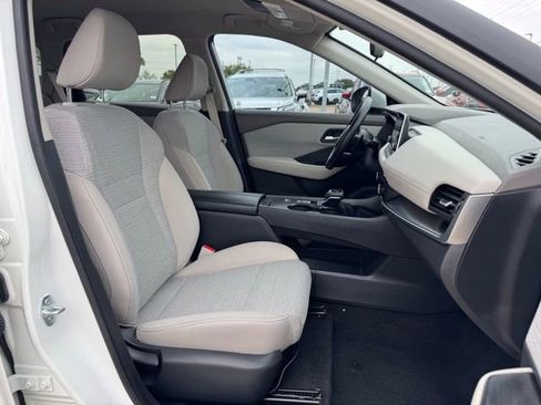 Used 2023 Nissan Rogue SV image 23