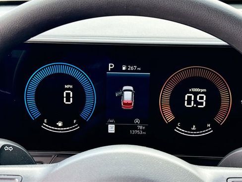 Certified 2025 Hyundai Kona SE image 12