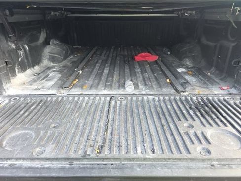 Used 2021 Nissan Titan PRO-4X w/ Pro-4x Convenience Package image 16