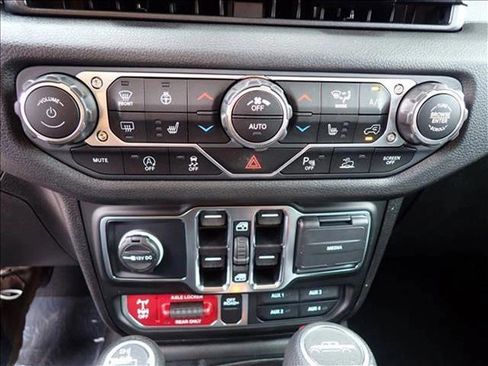New 2025 Jeep Gladiator Sport AWD/4WD image 17
