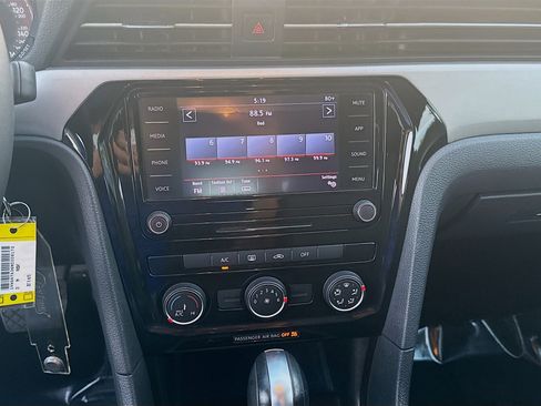 Used 2021 Volkswagen Passat 2.0T S image 12