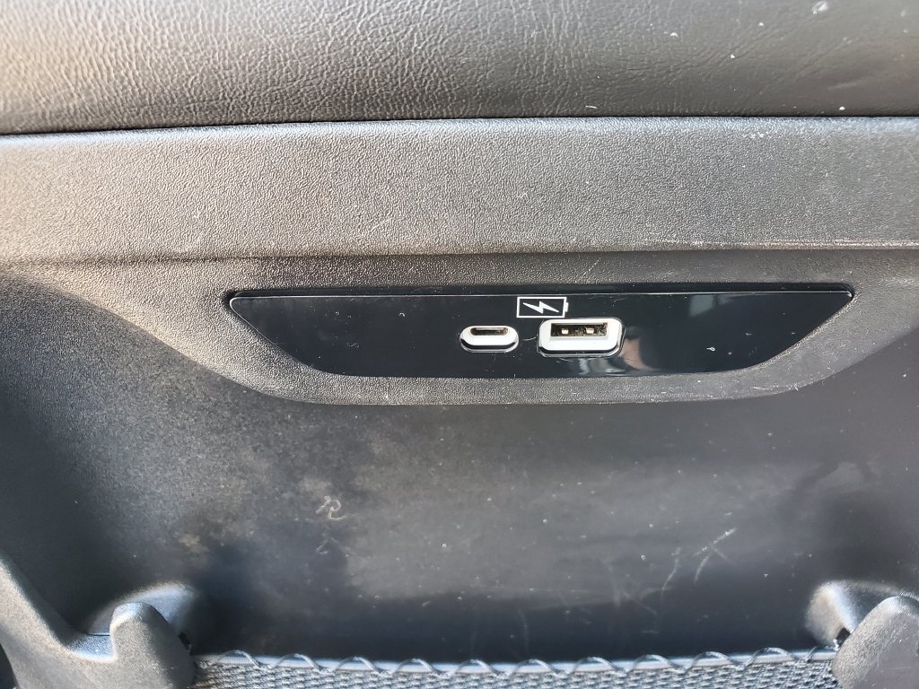 Used 2023 Chrysler Pacifica Touring-L FWD image 12