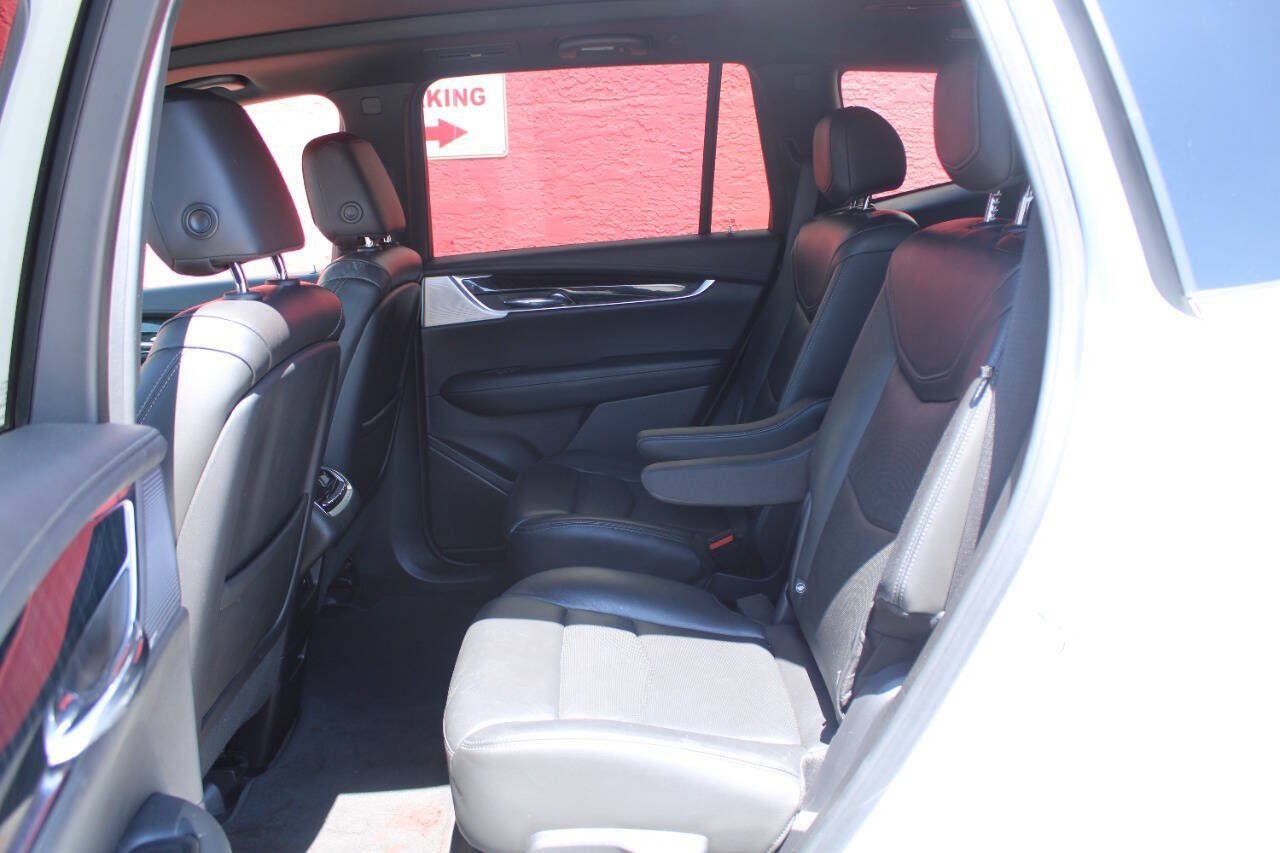 Used 2020 Cadillac XT6 Premium Luxury AWD/4WD image 14