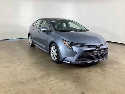 Used 2023 Toyota Corolla LE FWD image 4