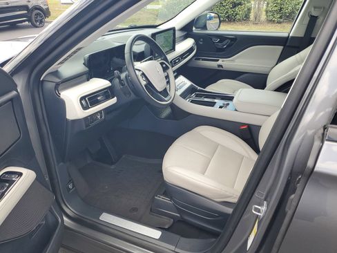 Used 2025 Lincoln Aviator AWD w/ Jet Appearance Package image 17