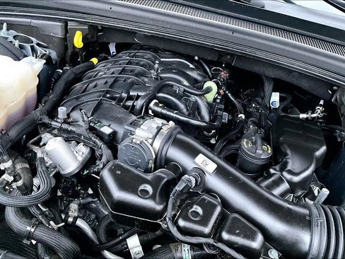 Used 2025 Jeep Grand Cherokee Limited w/ Black Appearance Package image 34