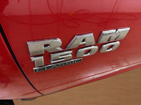 Used 2021 RAM 1500 Classic SLT image 9