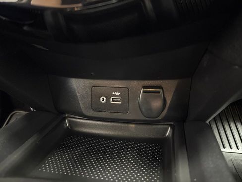 Used 2018 Nissan Rogue SV AWD/4WD image 19