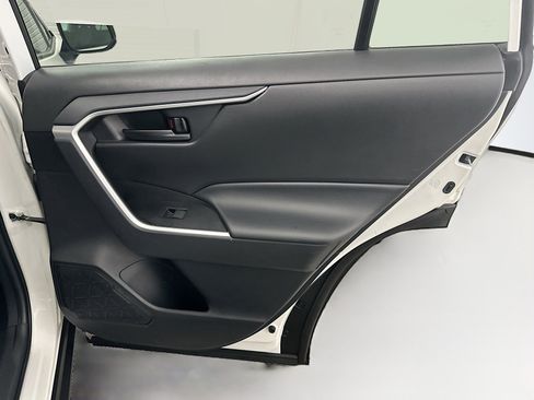 Used 2024 Toyota RAV4 LE image 31