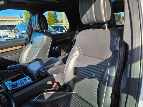 Used 2018 Land Rover Discovery HSE Luxury image 13