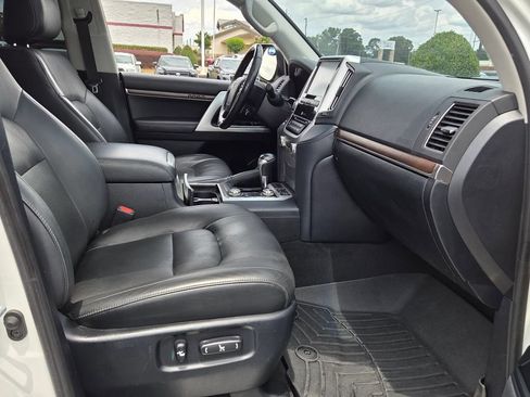 Used 2019 Toyota Land Cruiser AWD/4WD image 17