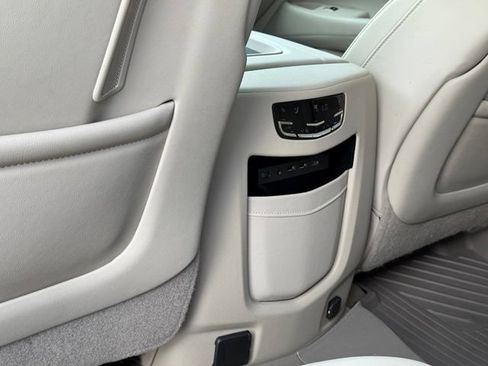Used 2020 Cadillac Escalade Premium Luxury AWD/4WD image 28