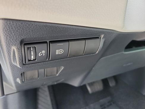 Used 2022 Toyota Corolla Cross L FWD image 25
