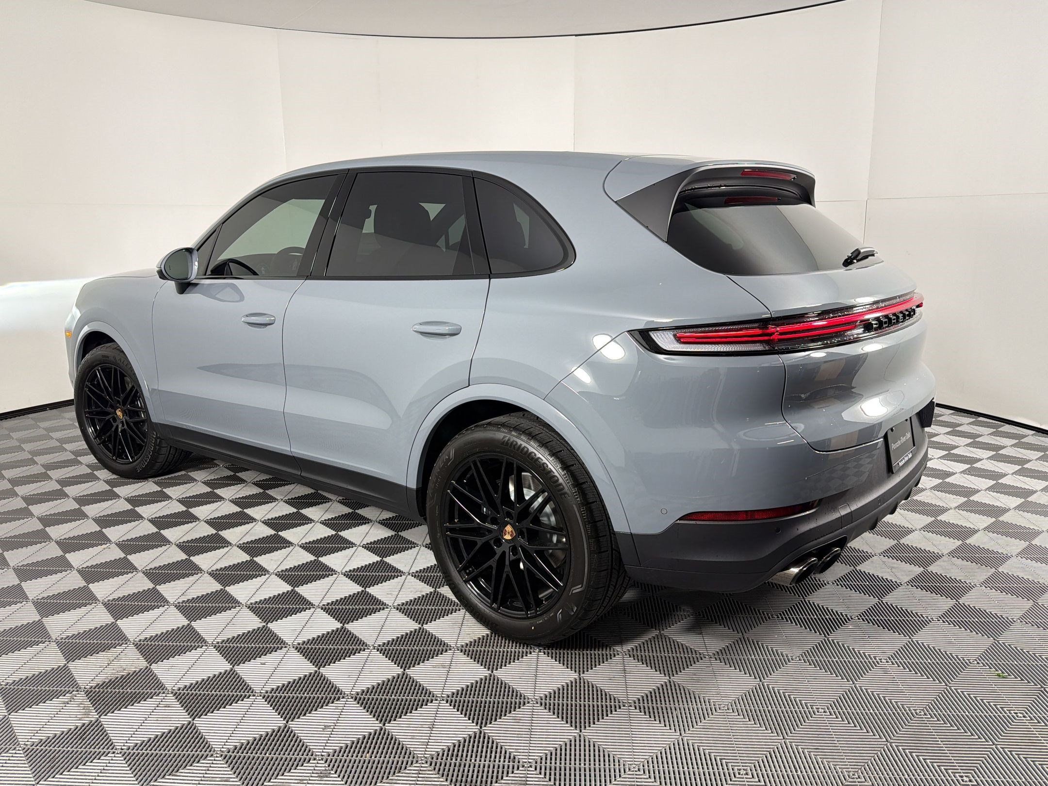 Certified 2026 Porsche Cayenne AWD/4WD image 3